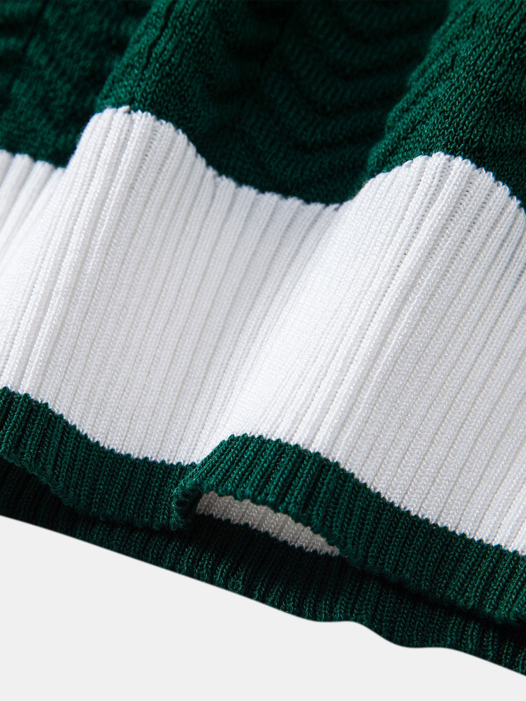 Polo à col en V tricoté à contraste de texture & pantalon fuselé slim fit