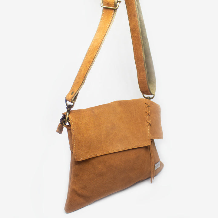 Portefeuille tressé couleur caramel