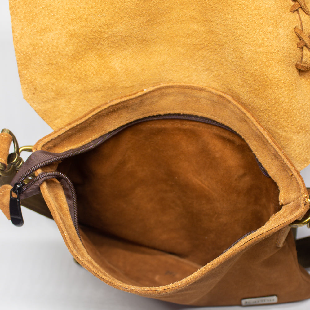 Portefeuille tressé couleur caramel