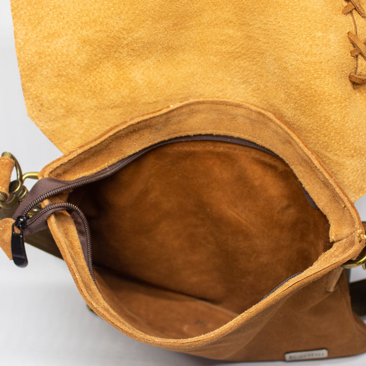Portefeuille tressé couleur caramel
