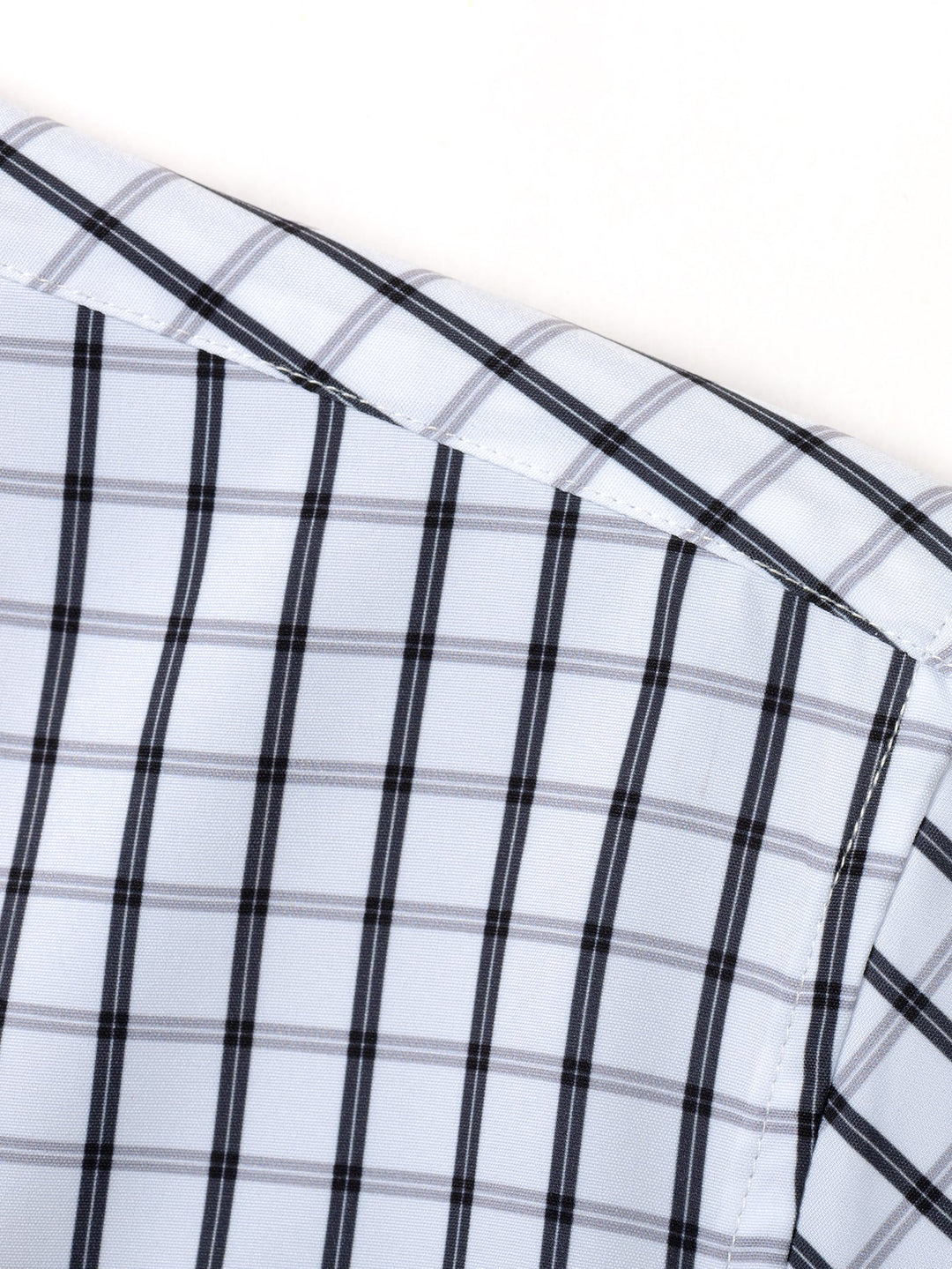 Chemise à carreaux à manches longues avec boutons