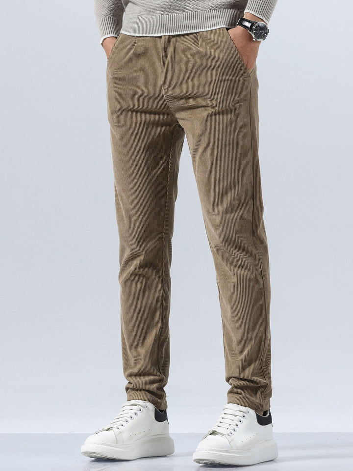 Pantalon en velours côtelé coupe slim