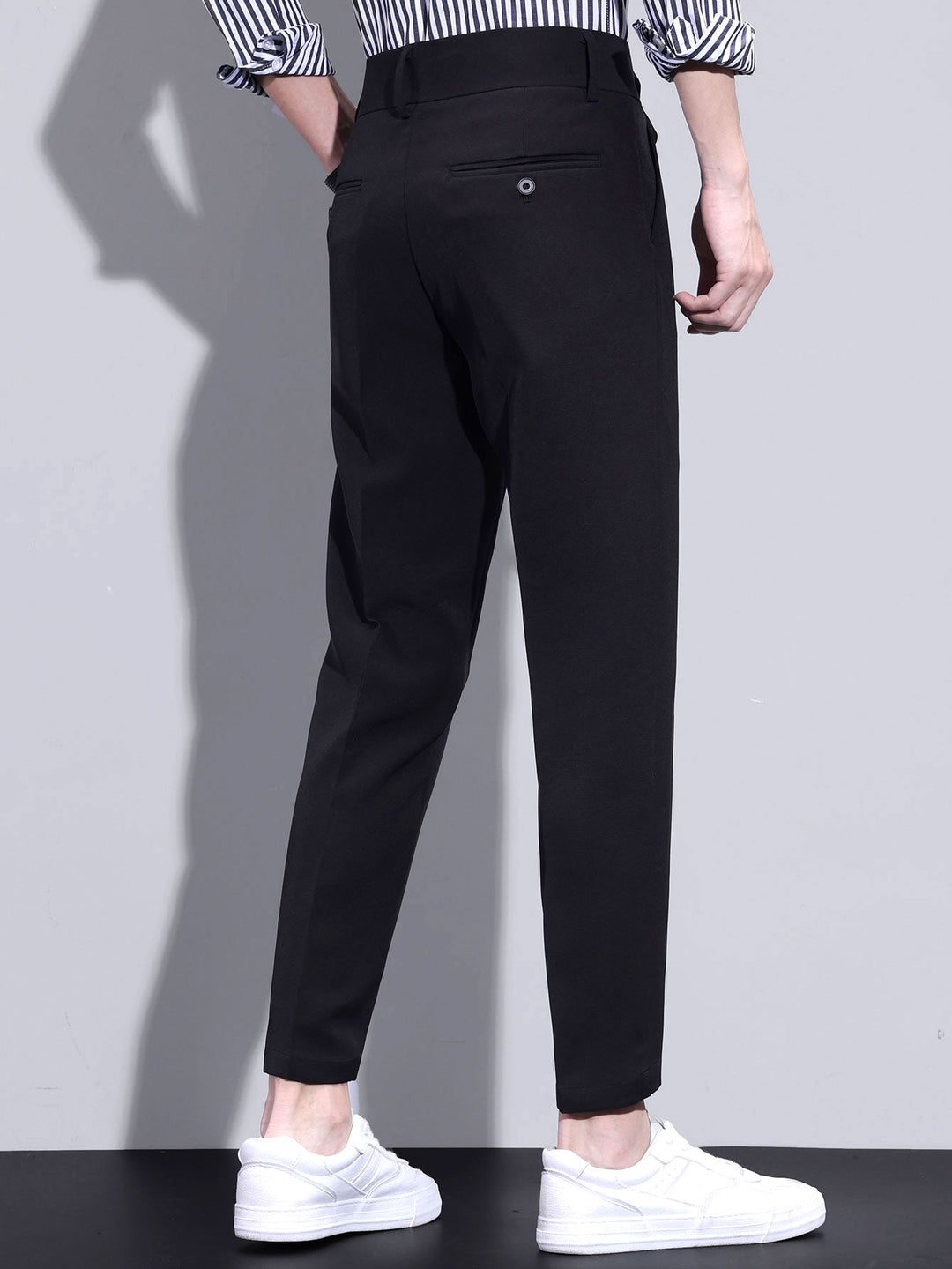 Pantalon ajusté fuselé court
