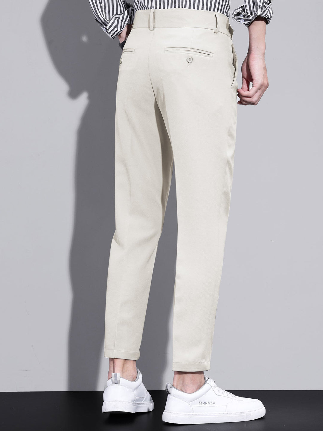 Pantalon ajusté fuselé court