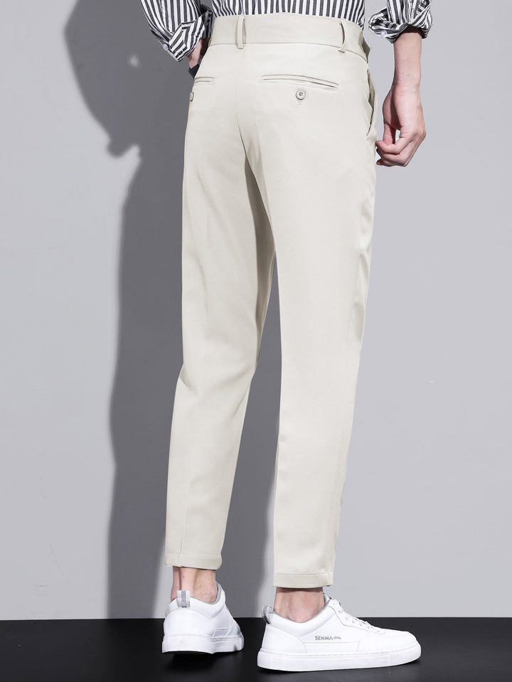 Pantalon ajusté fuselé court