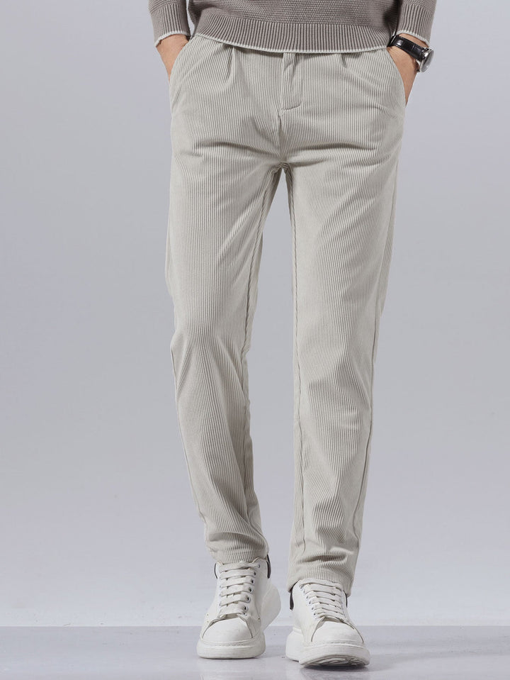 Pantalon en velours côtelé coupe slim