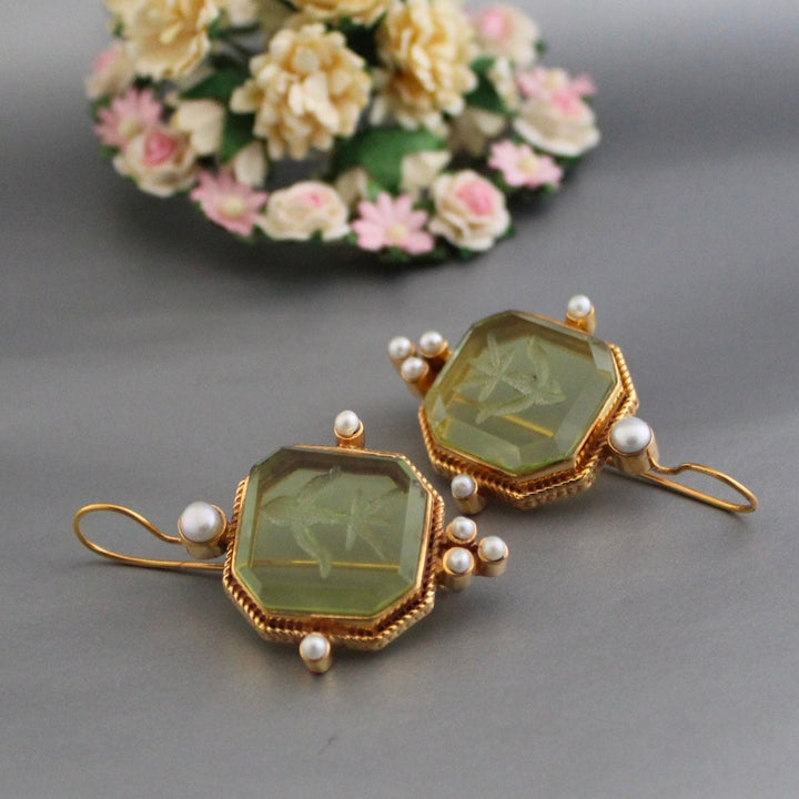 Elara™ | Boucles d'oreilles vintage vertes avec perles élégantes