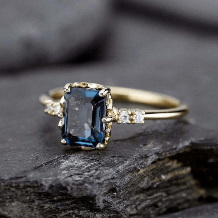 Celestia™ | Bague Vintage en Cristal Bleu et Or