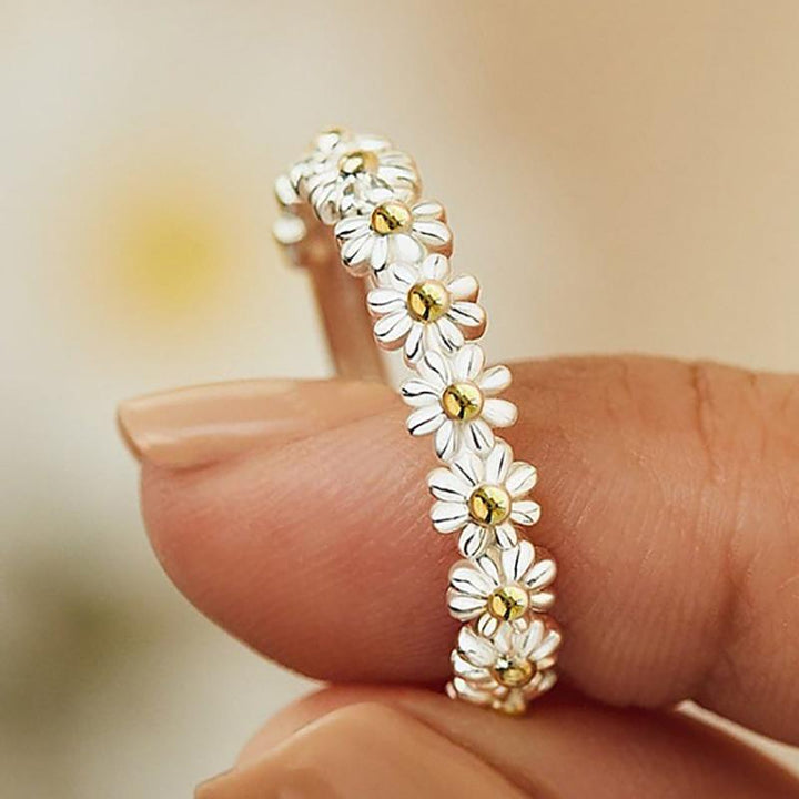 Bague en argent ajustable et émaillée à la main en forme de marguerite