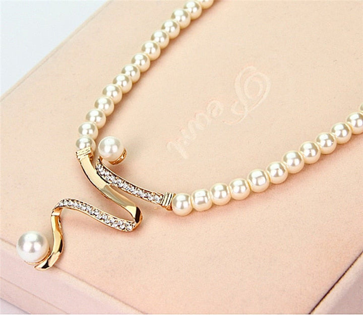 Luna™ | Collier en Perles Naturelles et Boucles d'Oreilles Assorties