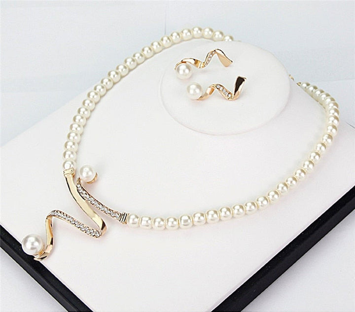 Luna™ | Collier en Perles Naturelles et Boucles d'Oreilles Assorties