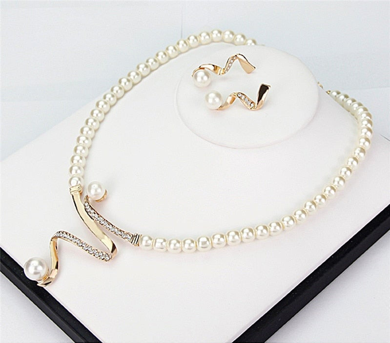 Collier de Perles Naturelles + Ensemble de Boucles d'Oreilles