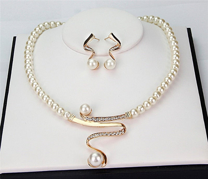 Luna™ | Collier en Perles Naturelles et Boucles d'Oreilles Assorties