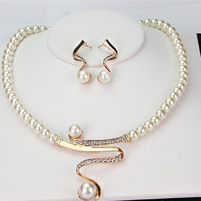 Luna™ | Collier en Perles Naturelles et Boucles d'Oreilles Assorties