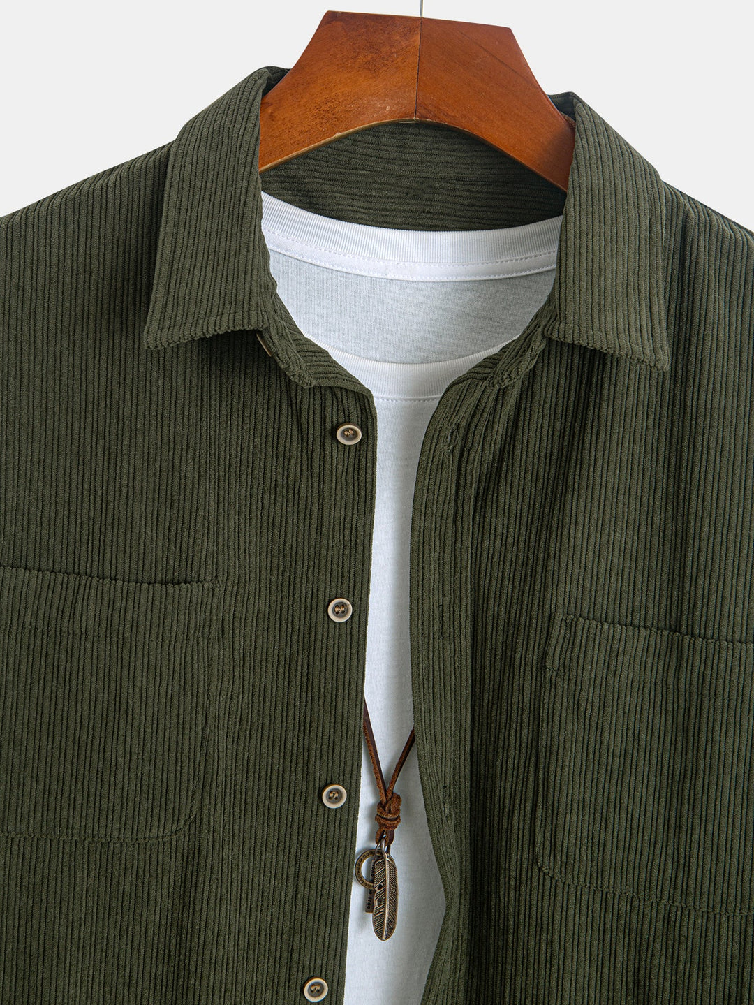 Chemise à manches longues en velours côtelé avec poche et boutons
