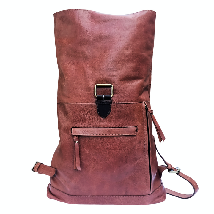 "Rucksack en cuir brun foncé" peut être reformulé en "Rucksack en cuir brun dans une teinte foncée".