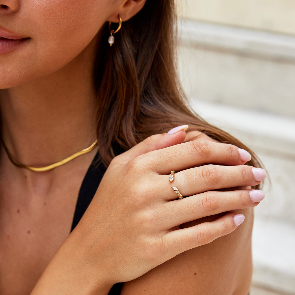 Frieden - Gold Ring with Crystal