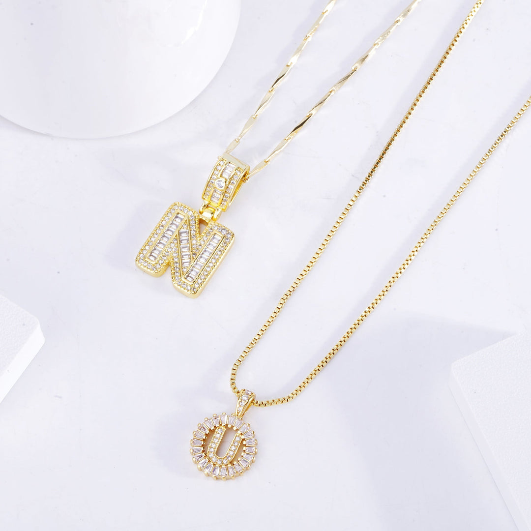 Collier avec lettre initiale en pavé | Or