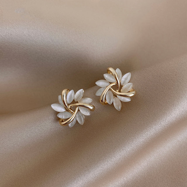 Opaline™ | Boucles d'oreilles en cercle avec pétales d'opale dorés