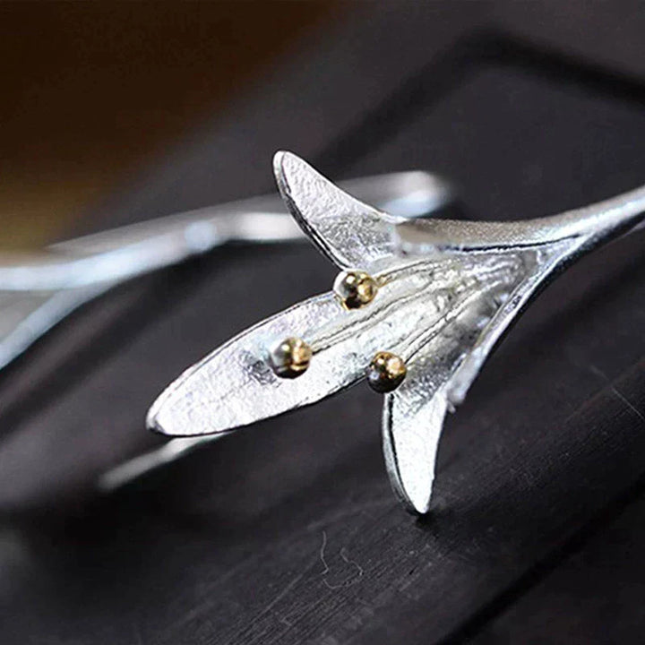 Lila™ | Boucles d'oreilles en forme de fleur en argent