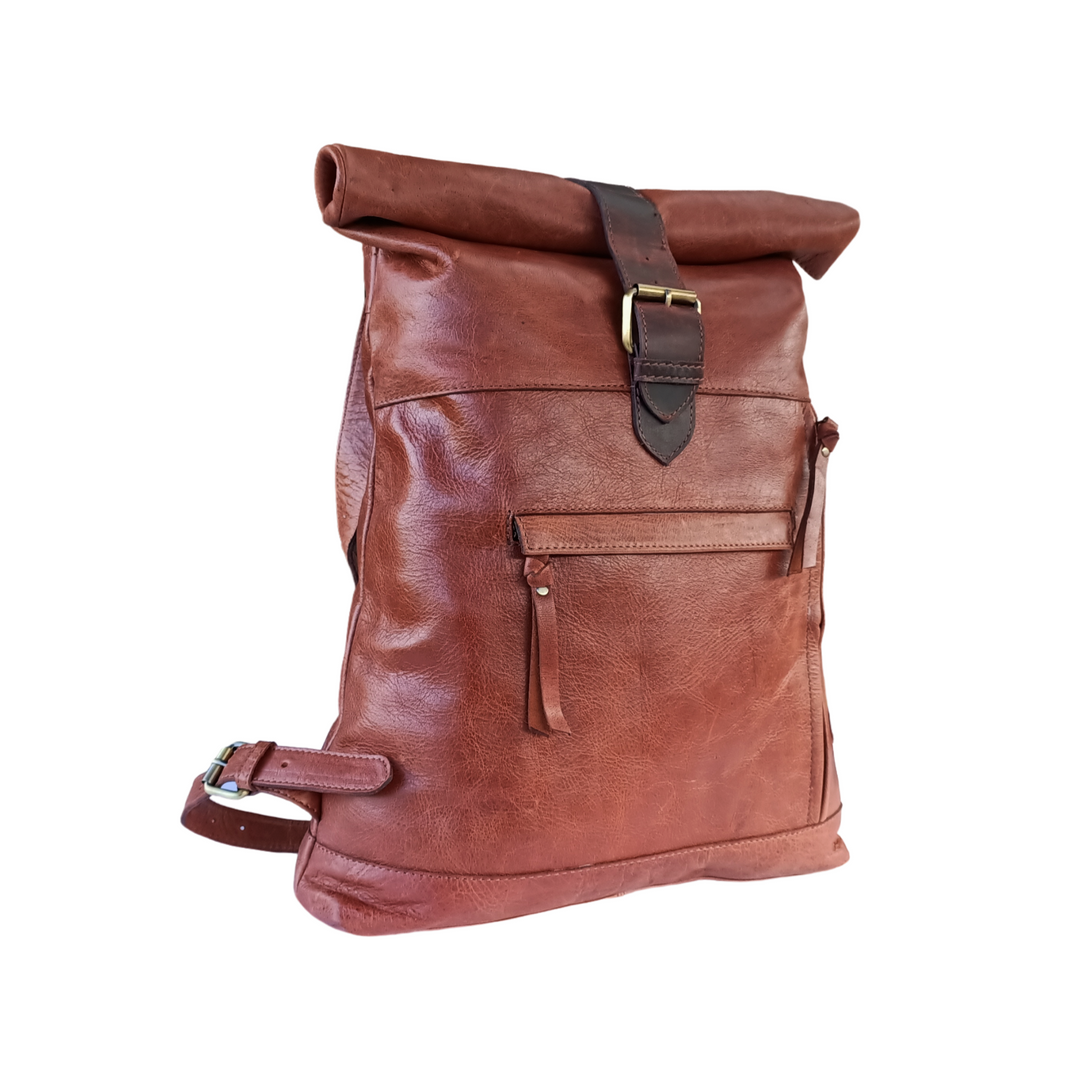 "Rucksack en cuir brun foncé" peut être reformulé en "Rucksack en cuir brun dans une teinte foncée".