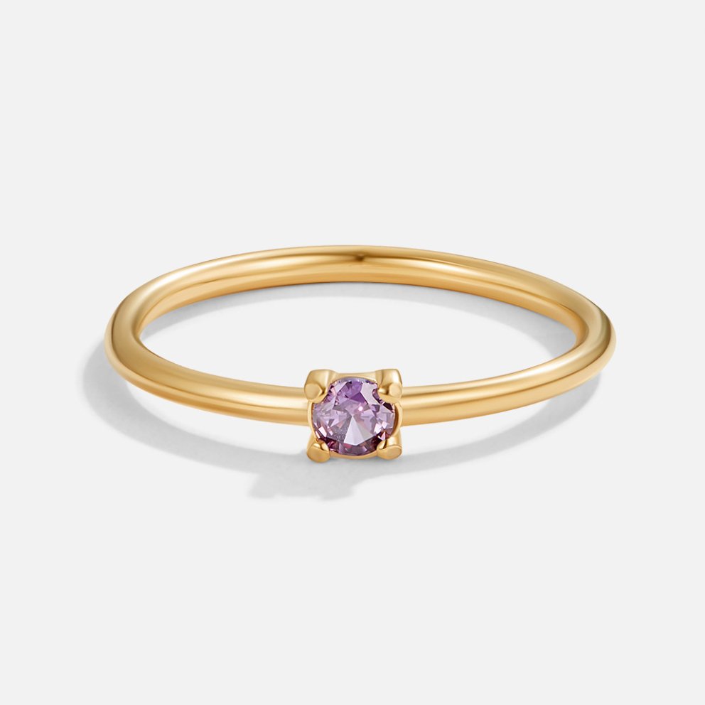 Bague en or avec pierre de naissance" → "Bague ornée de pierre de naissance