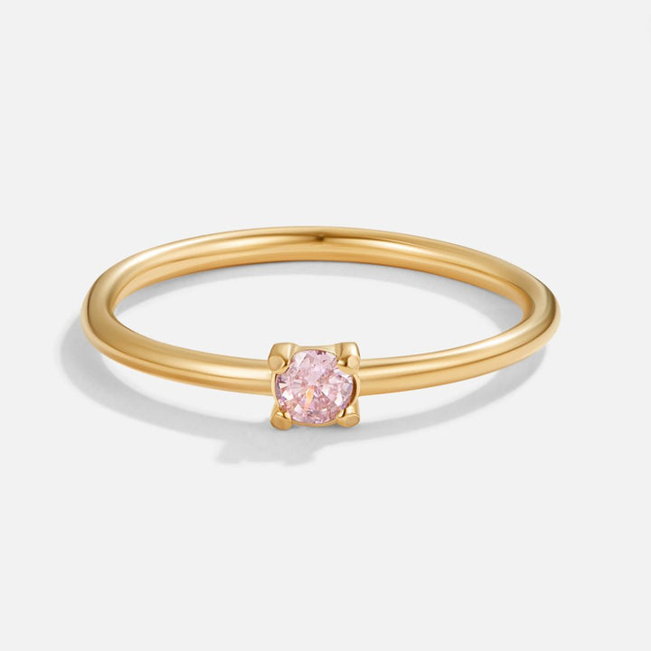 Bague en or avec pierre de naissance" → "Bague ornée de pierre de naissance