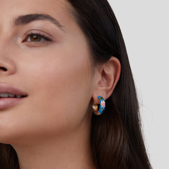 Luna™ | Boucles d'oreilles dorées en cercle avec motif floral
