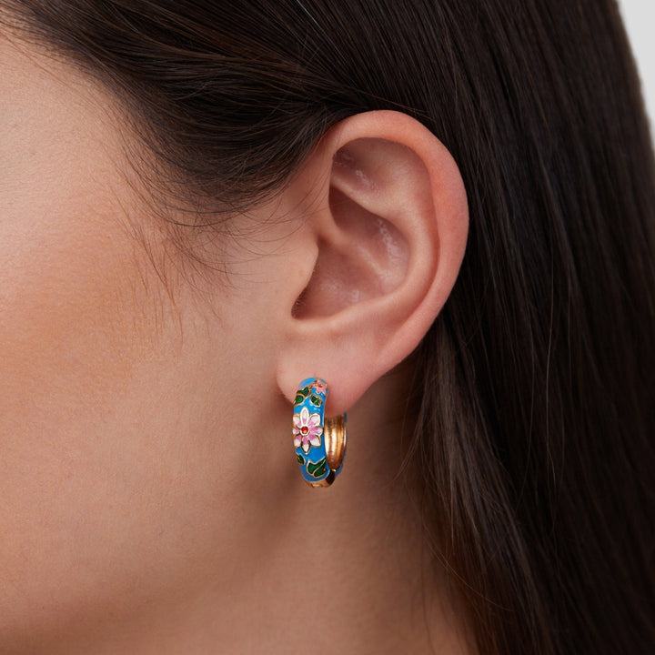 Luna™ | Boucles d'oreilles dorées en cercle avec motif floral