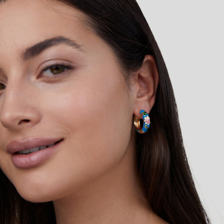 Luna™ | Boucles d'oreilles dorées en cercle avec motif floral
