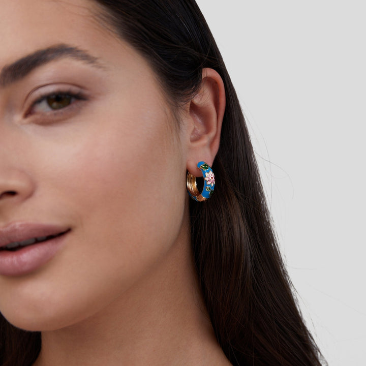 Luna™ | Boucles d'oreilles dorées en cercle avec motif floral