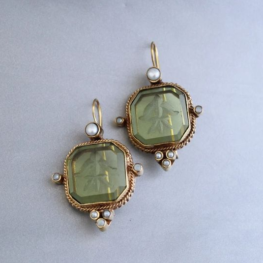 Elara™ | Boucles d'oreilles vintage vertes avec perles élégantes