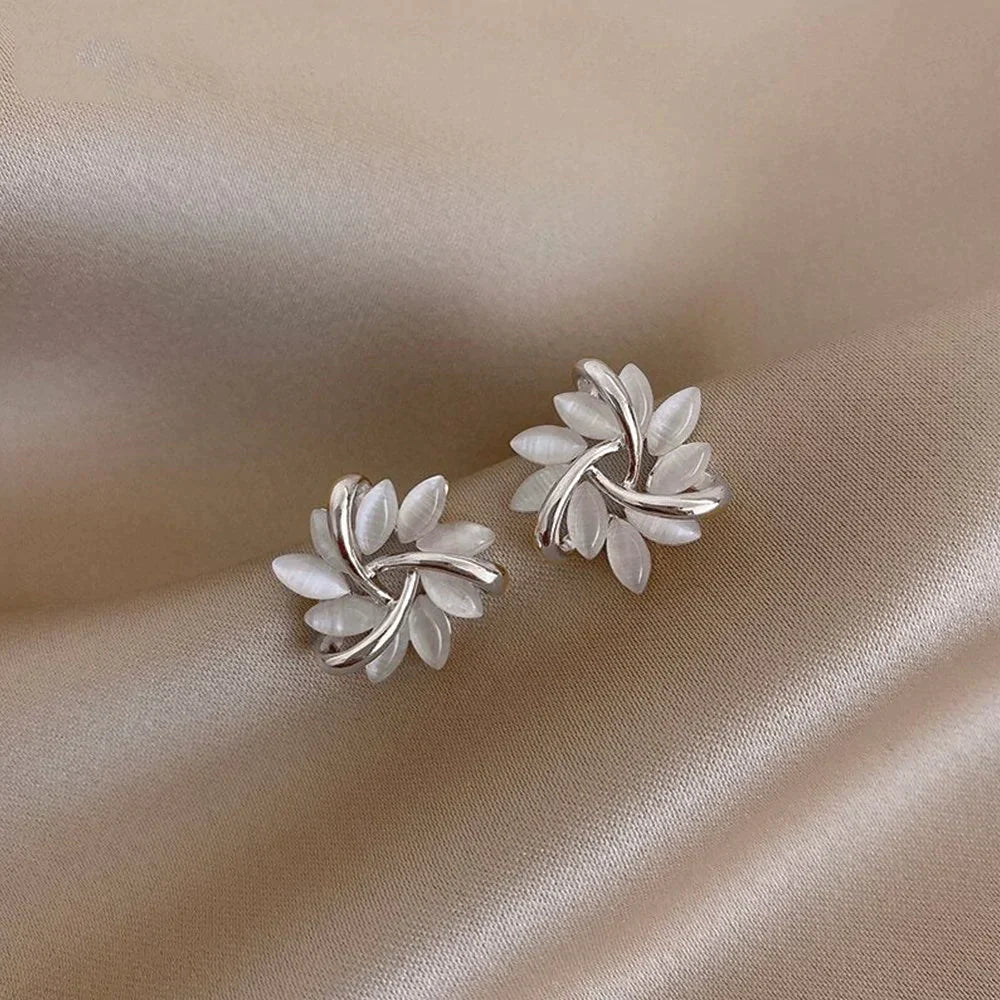 Opaline™ | Boucles d'oreilles en cercle avec pétales d'opale dorés