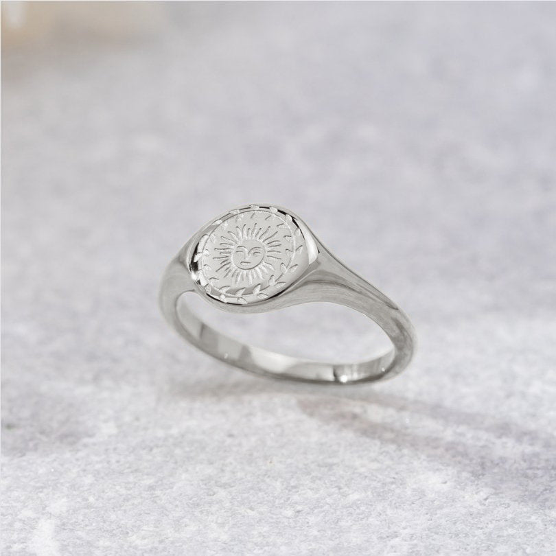 Bague dorée pour le solstice d'été