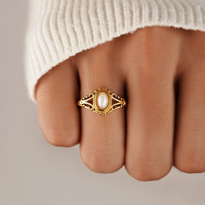 Vintage Pearl Ring Royale
