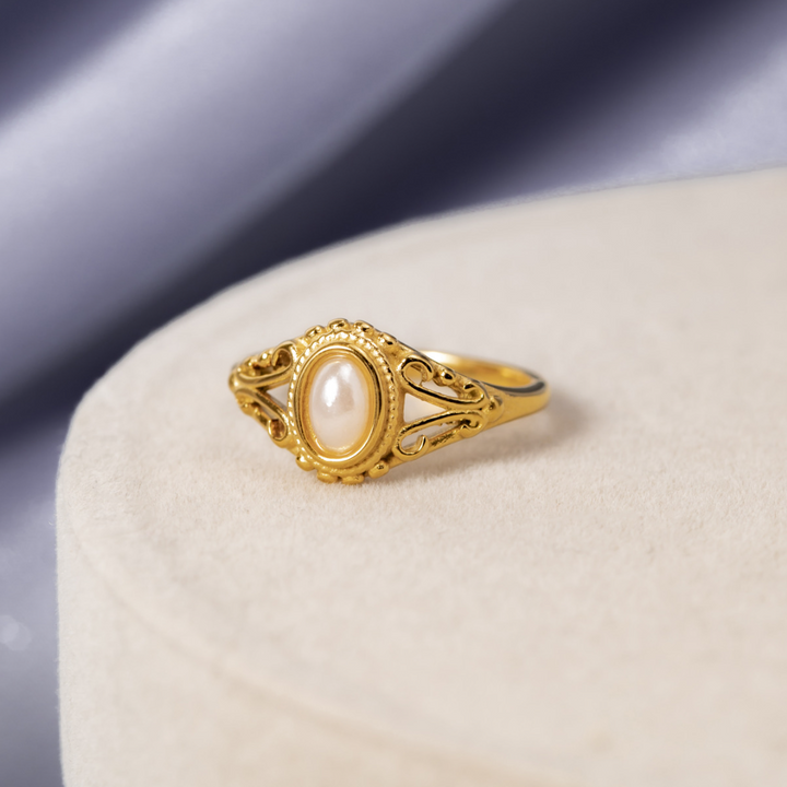 Vintage Pearl Ring Royale