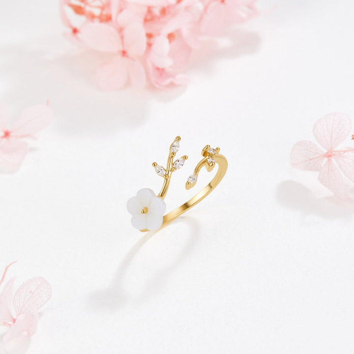“White Floral Ring”